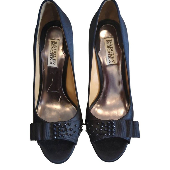 Badgley Mischka Women's 8 Black Satin Pump Heels Open Toe Studded Bow Detail - Picture 1 of 6